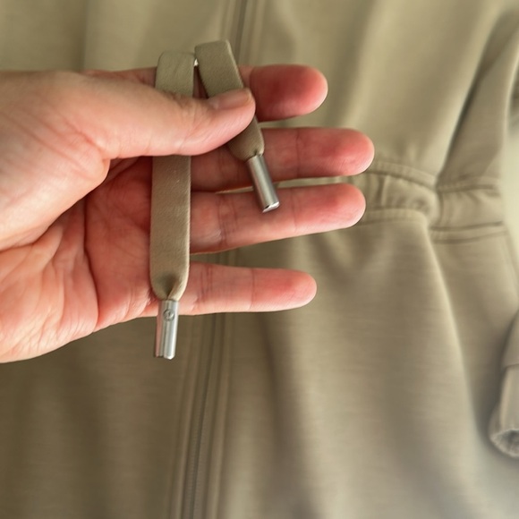 Lululemon - Picture 8 of 11